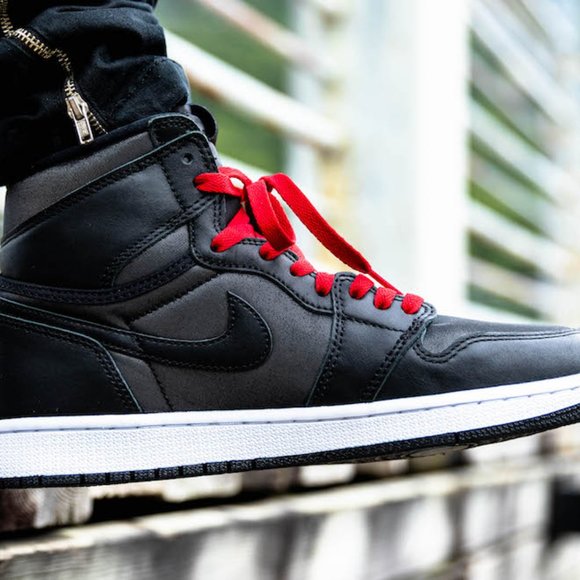 AIR JORDAN 1 RETRO HI OG BLACK GYM RED 555088-060 - Picture 3 of 8